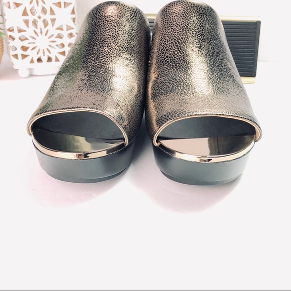 Karl Lagerfeld Paris Lyric Slide Sandals - Picture 3 of 8